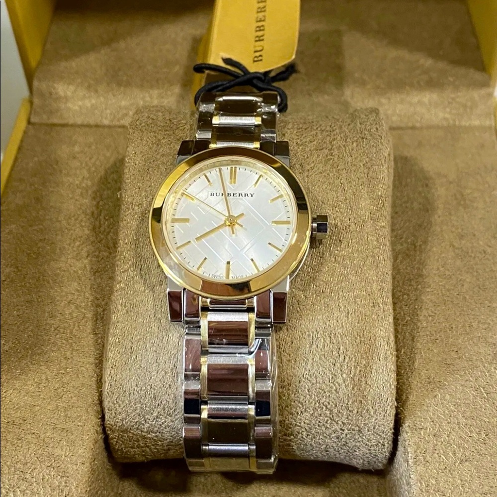 SOLD!NEW🐻Authentic 💯 Burberry Watch. Gold+Silver 26mm Quartz Water-resistant